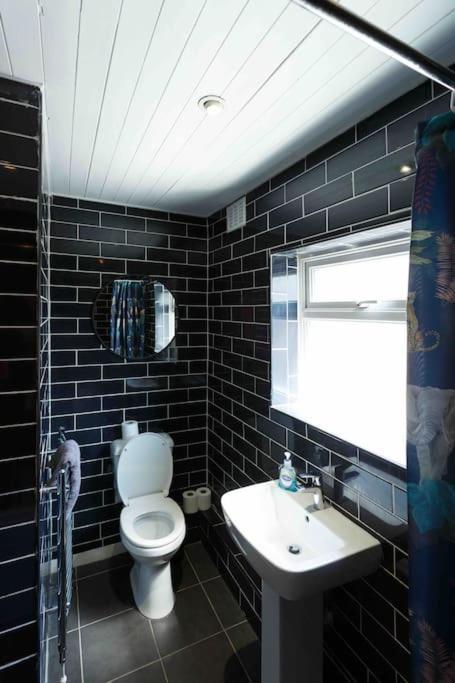 Chester/Handbridge Sleeps 9 + Netflix Hough Green Extérieur photo